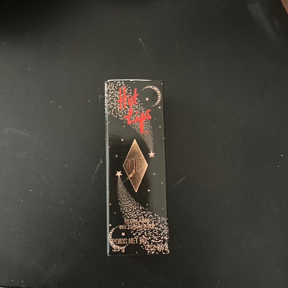 BNWT Charlotte Tillbury Hot Lips kissing lipstick shade JK Magic